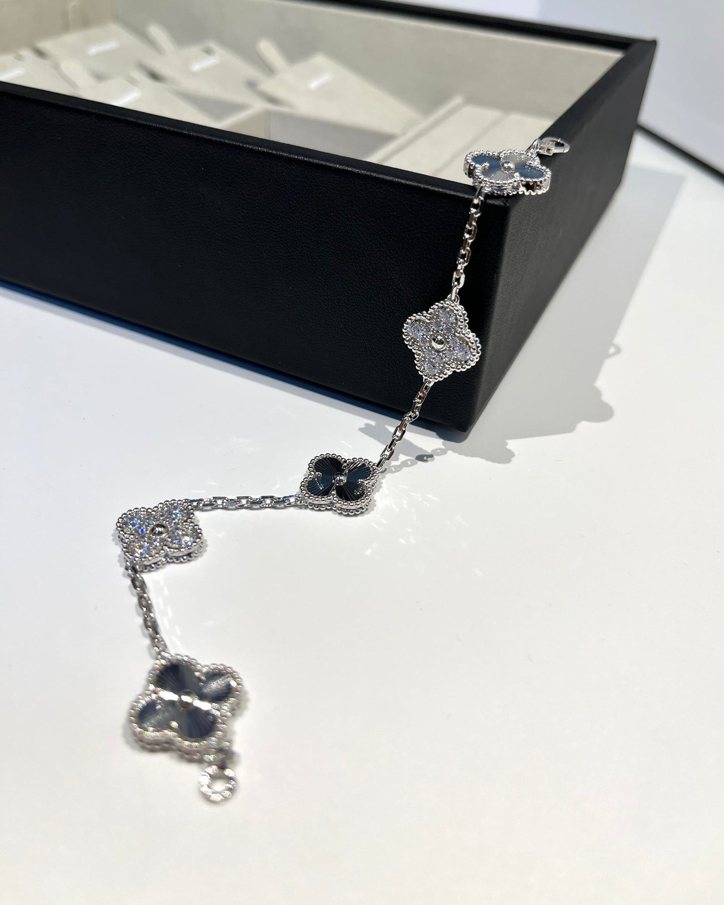 [Glitter Jewelry]CLOVER 5 MOTIF SILVER DIAMOND BRACELET