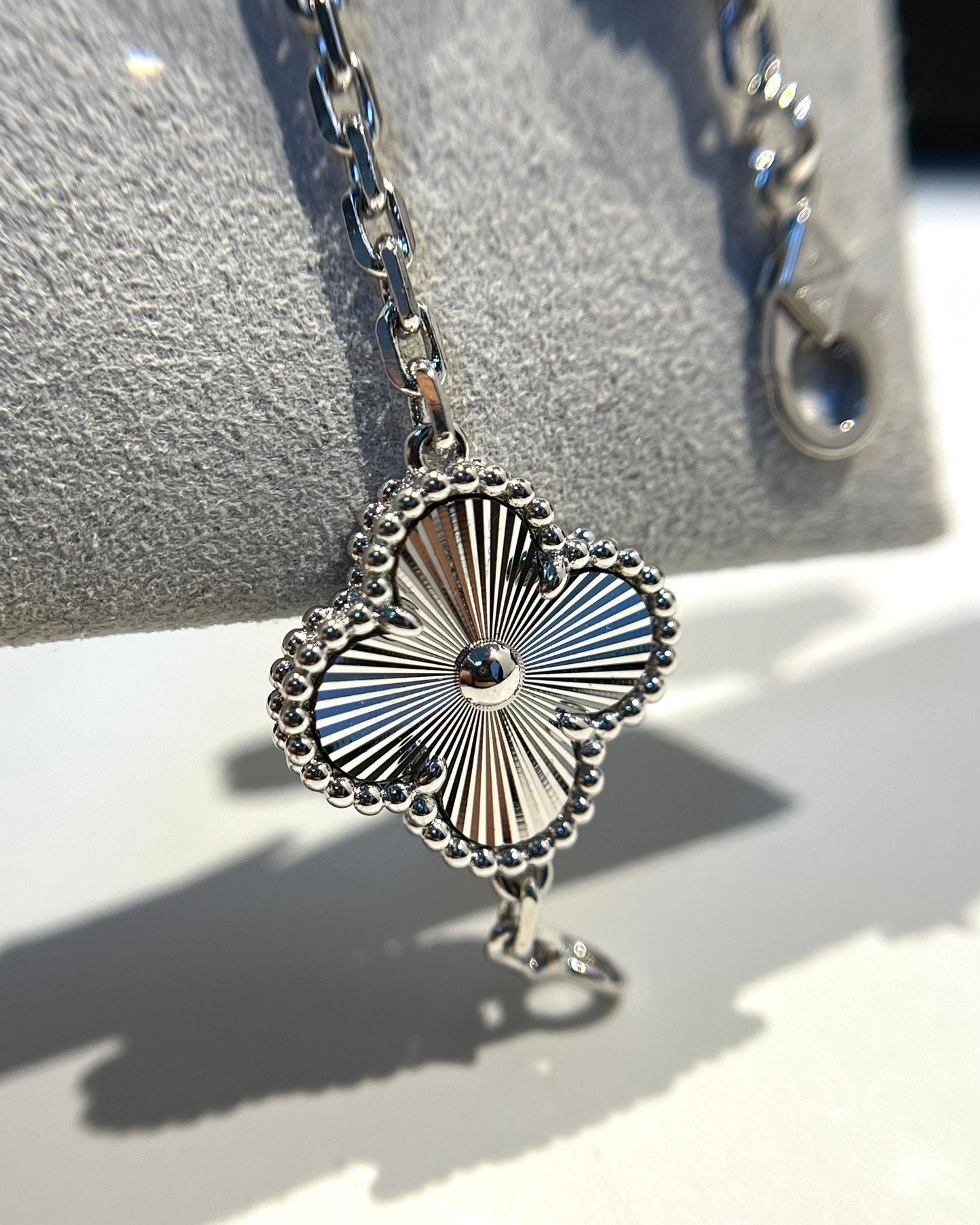 [Glitter Jewelry]CLOVER 5 MOTIF SILVER DIAMOND BRACELET