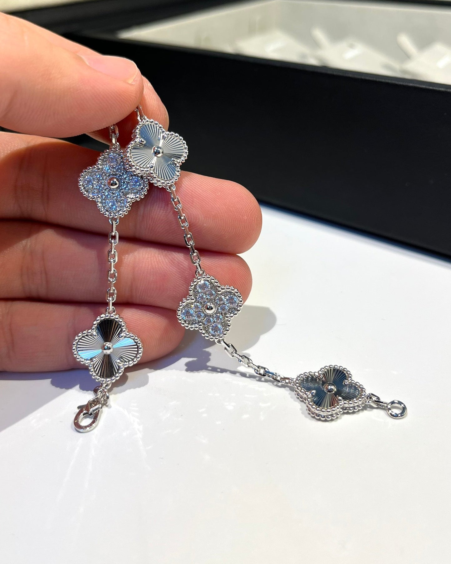 [Glitter Jewelry]CLOVER 5 MOTIF SILVER DIAMOND BRACELET