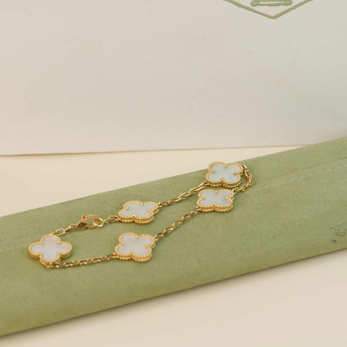 [Glitter Jewelry]CLOVER  5 MOTIF WHITE MOP BRACELET