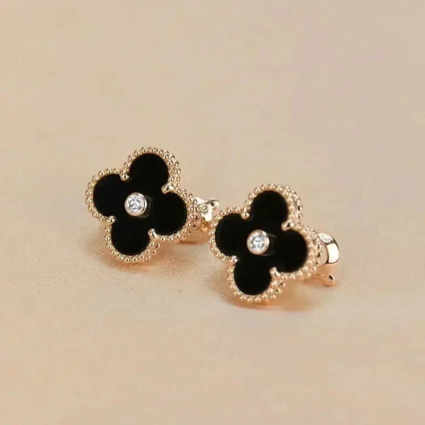 [Glitter Jewelry]CLOVER MEDIUM 1 MOTIFS ONYX DIAMOND EARRINGS