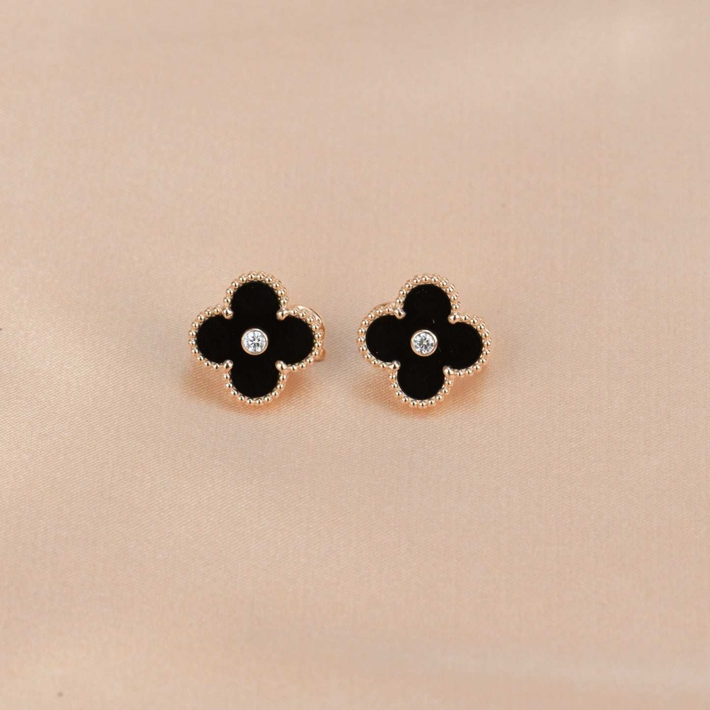 [Glitter Jewelry]CLOVER MEDIUM 1 MOTIFS ONYX DIAMOND EARRINGS