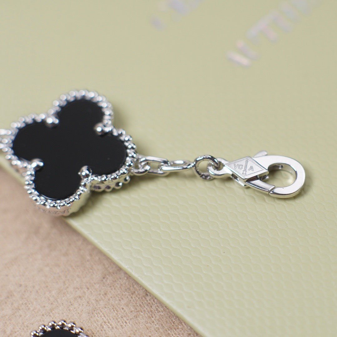 [Glitter Jewelry]CLOVER 5 MOTIF ONYXS  BRACELET SILVER