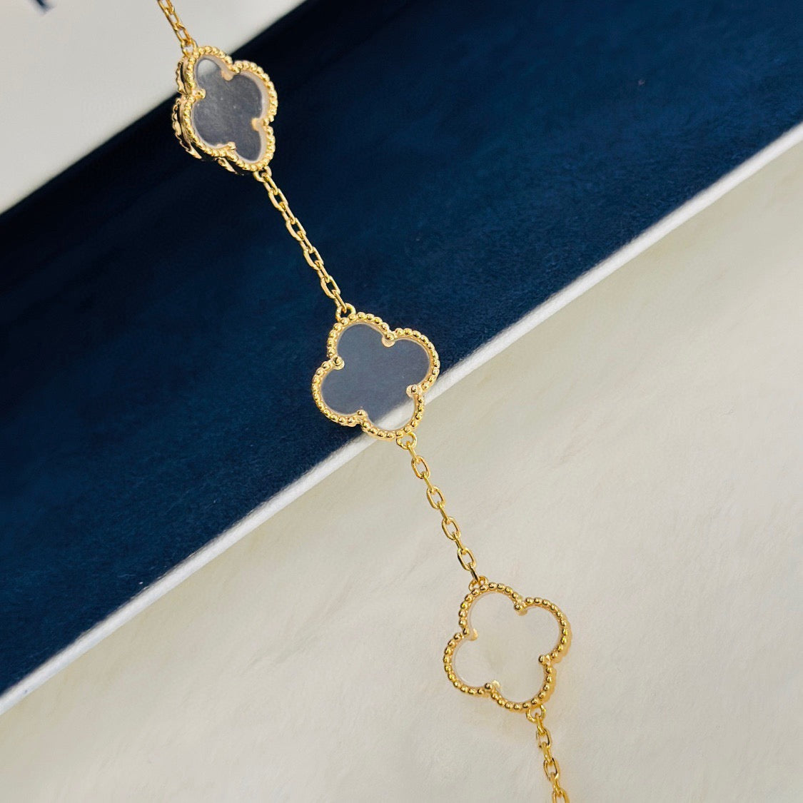 [Glitter Jewelry]CLOVER 5 MOTIF ROCK CRYSTAL PINK GOLD BRACELET