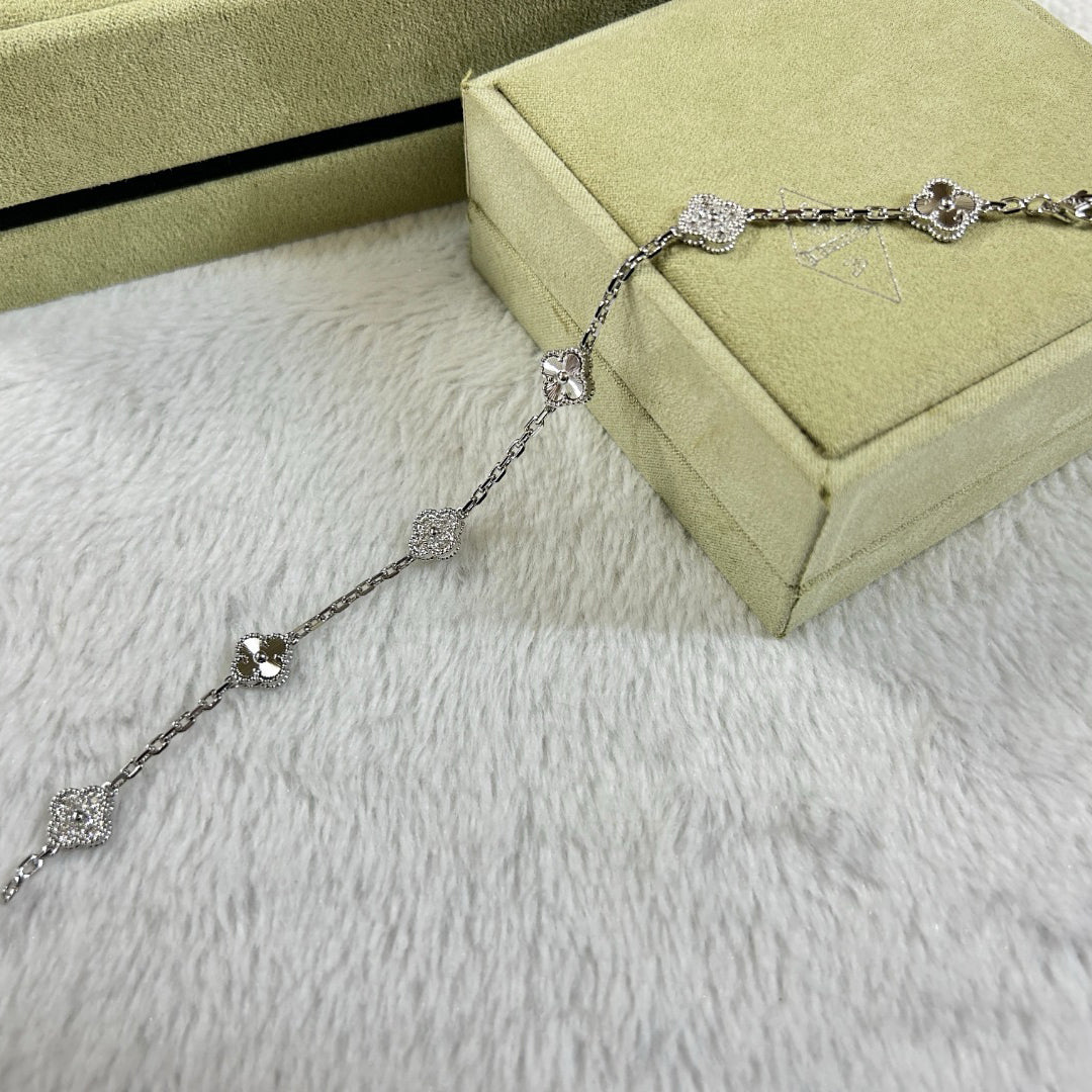 [Glitter Jewelry]CLOVER 6 MOTIF DIAMOND LASER BRACELET