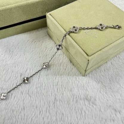 [Glitter Jewelry]CLOVER 6 MOTIF DIAMOND BRACELET