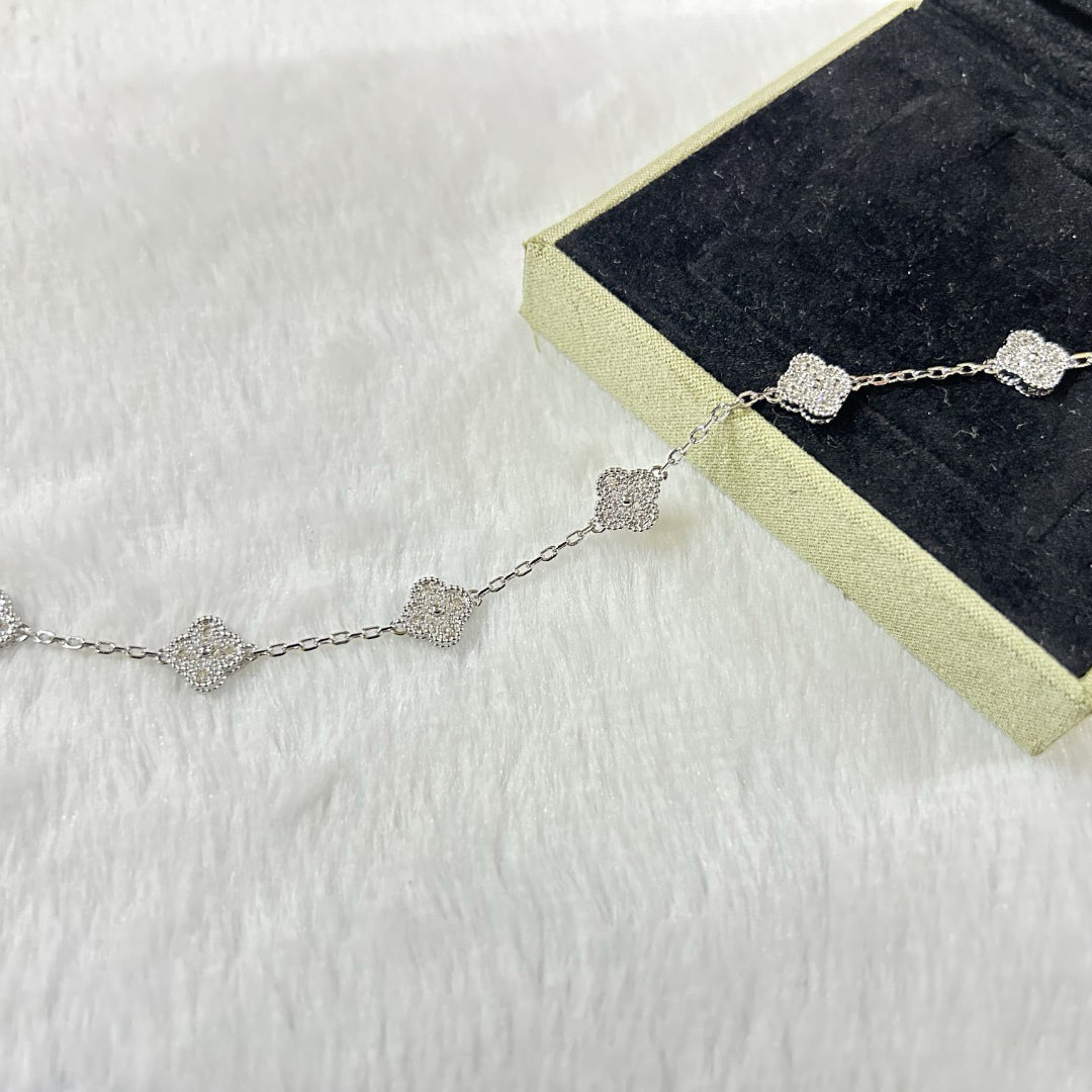 [Glitter Jewelry]CLOVER 6 MOTIF DIAMOND BRACELET