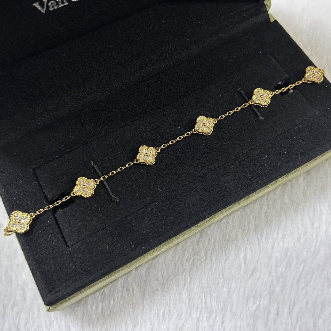 [Glitter Jewelry]CLOVER 6 MOTIF DIAMOND BRACELET