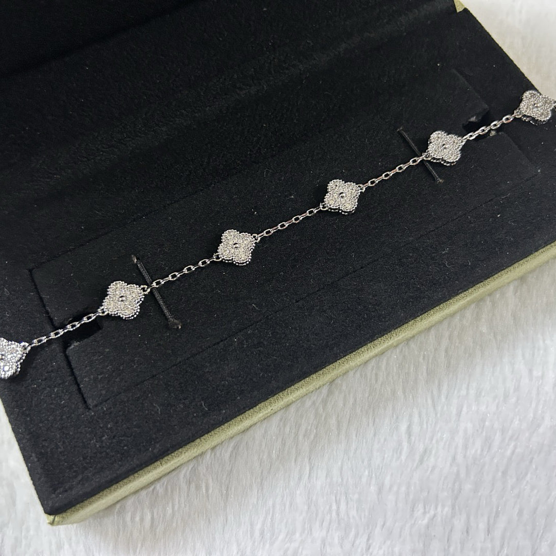 [Glitter Jewelry]CLOVER 6 MOTIF DIAMOND BRACELET