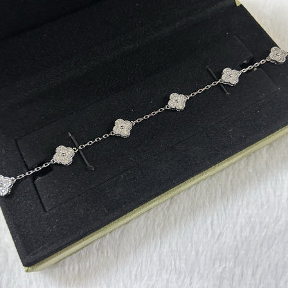 [Glitter Jewelry]CLOVER 6 MOTIF DIAMOND BRACELET