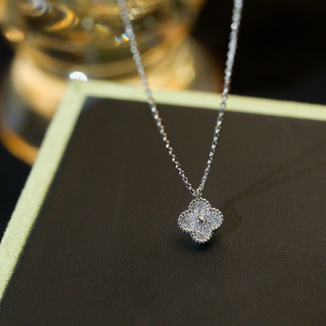 [グリッタージュエリー]クローバー ミニ 9.5mm ペンダント ダイヤモンドネックレス
