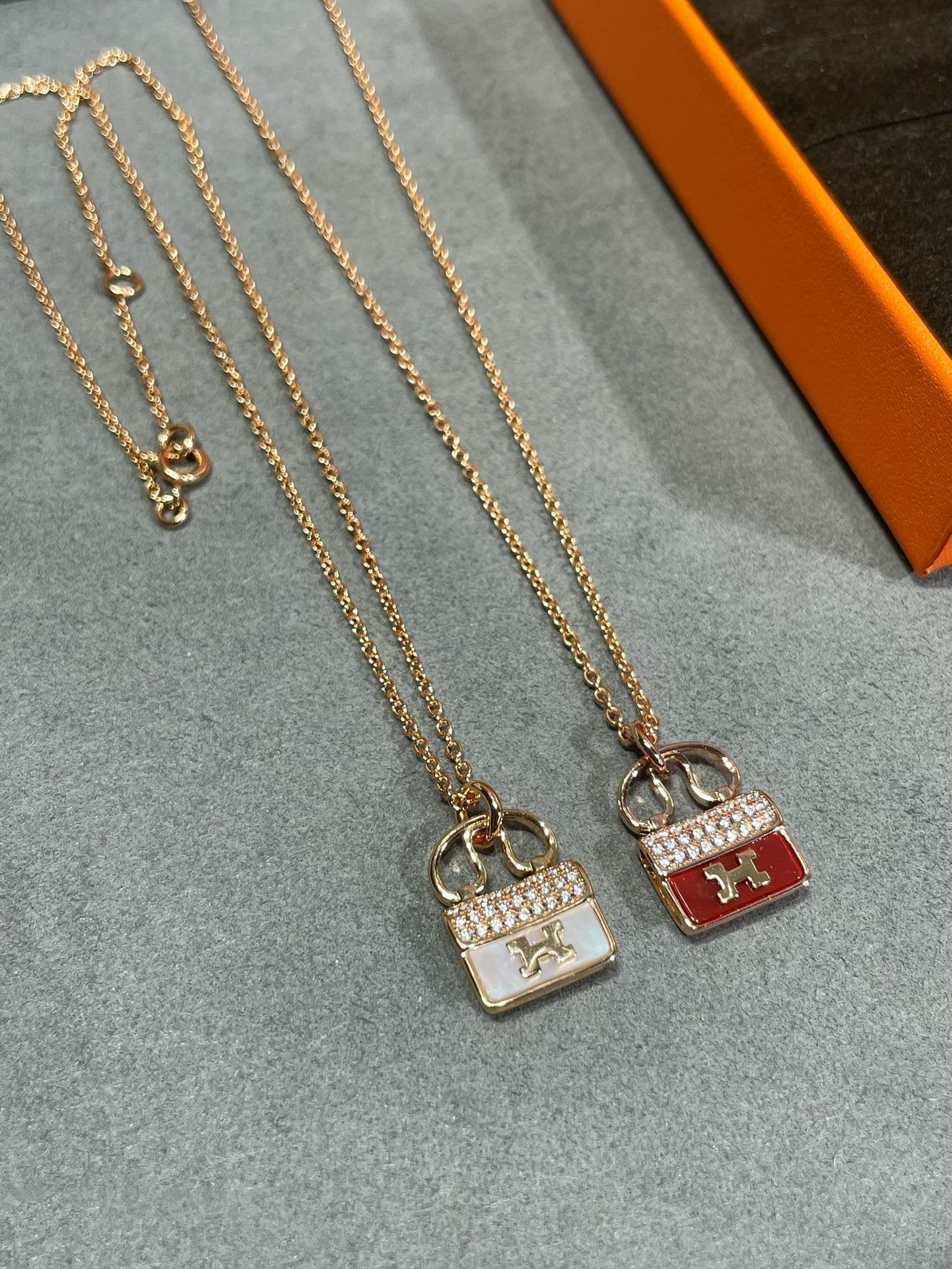 [Glitter Jewelry]H CIRCE MOISSANITE PENDANT NECKLACE GOLD