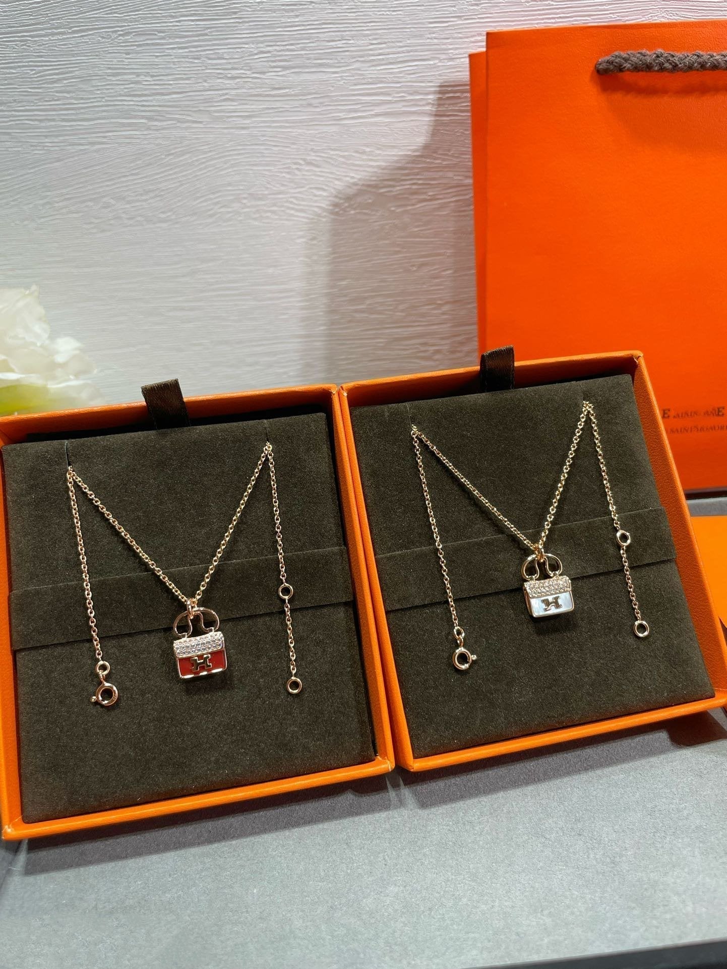 [Glitter Jewelry]H CIRCE MOISSANITE PENDANT NECKLACE GOLD