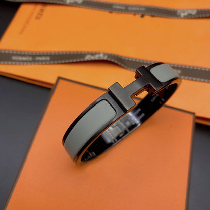 [グリッタージュエリー]CLIC HM SO ブラックグレーブレスレット