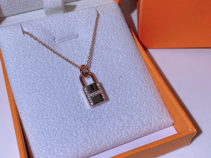 [Glitter Jewelry]HM ADVANCED NICHE LOCK HEAD NECKLACE DIAMONDS