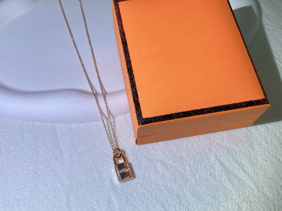 [Glitter Jewelry]HM ADVANCED NICHE LOCK HEAD NECKLACE DIAMONDS