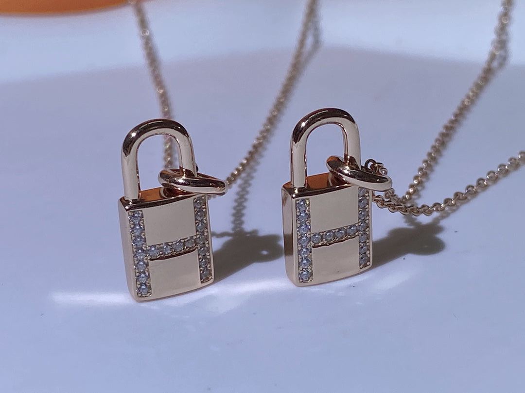 [Glitter Jewelry]HM ADVANCED NICHE LOCK HEAD NECKLACE DIAMONDS