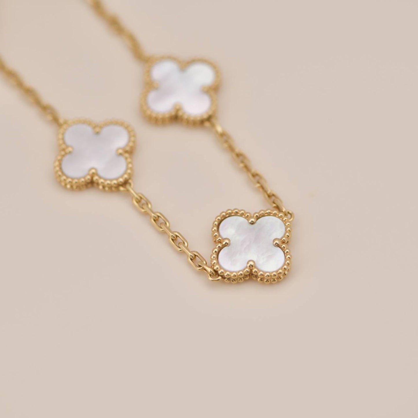 [Glitter Jewelry]CLOVER  5 MOTIF WHITE MOP BRACELET