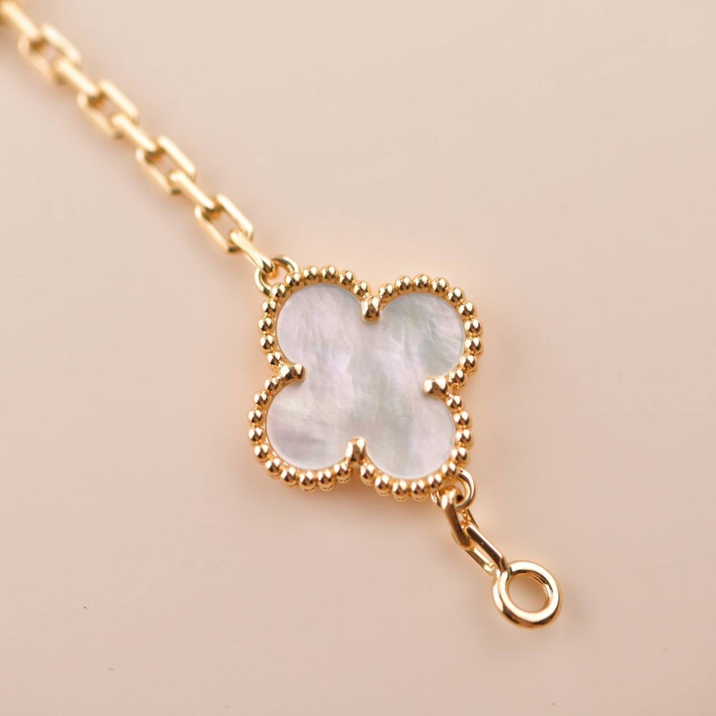 [Glitter Jewelry]CLOVER  5 MOTIF WHITE MOP BRACELET