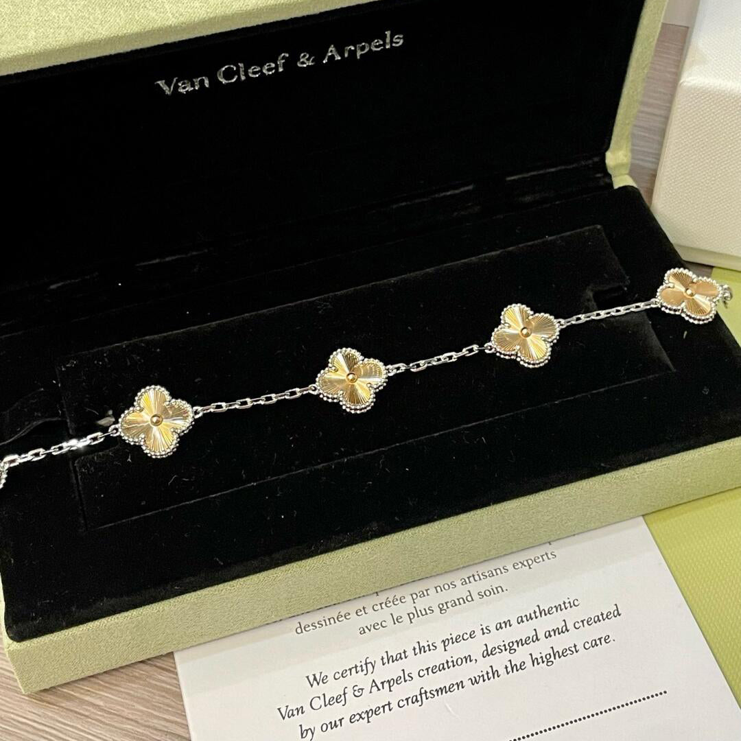 [Glitter Jewelry]CLOVER  5 MOTIFS  CHRISTMAS LIMITED EDITION BRACELET