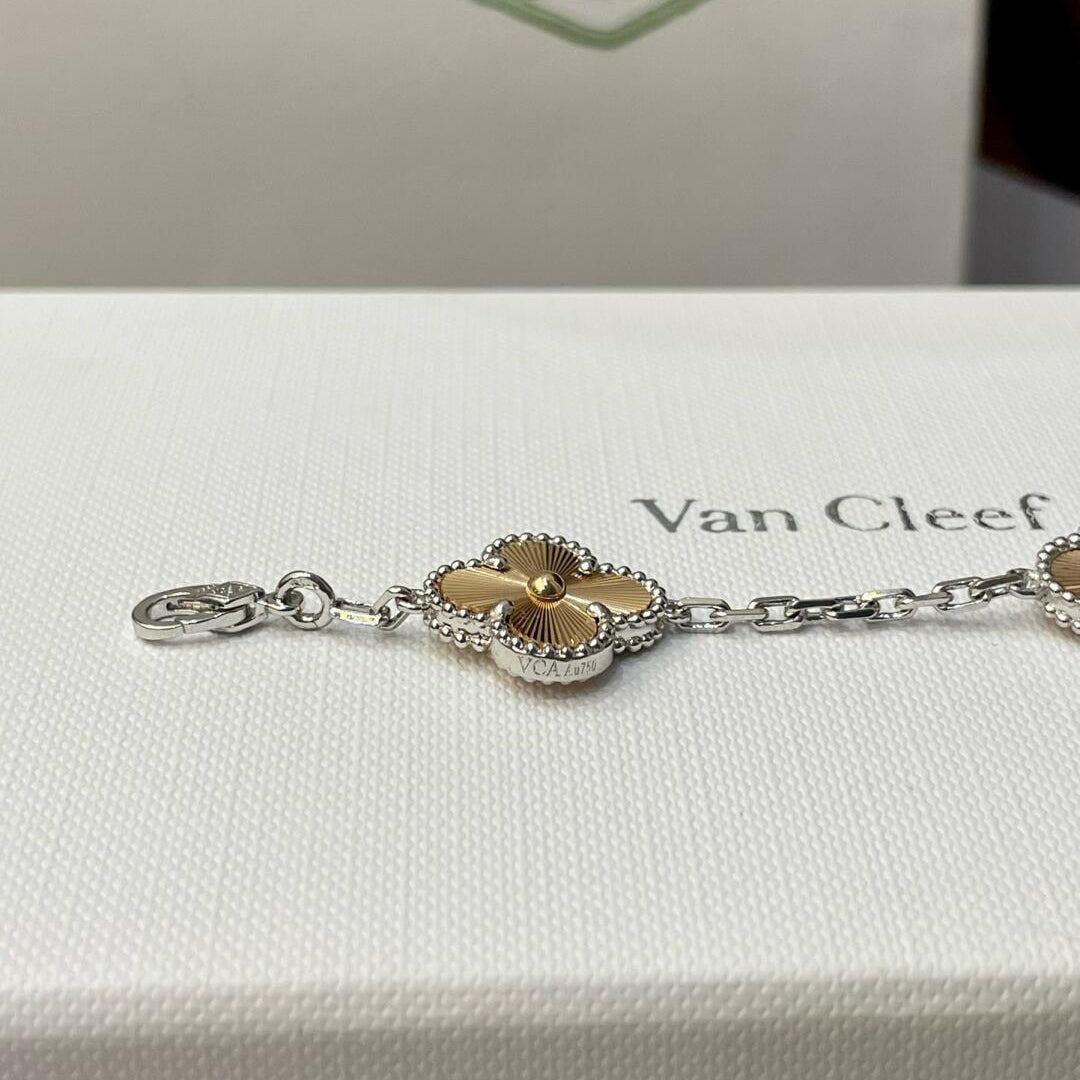 [Glitter Jewelry]CLOVER  5 MOTIFS  CHRISTMAS LIMITED EDITION BRACELET