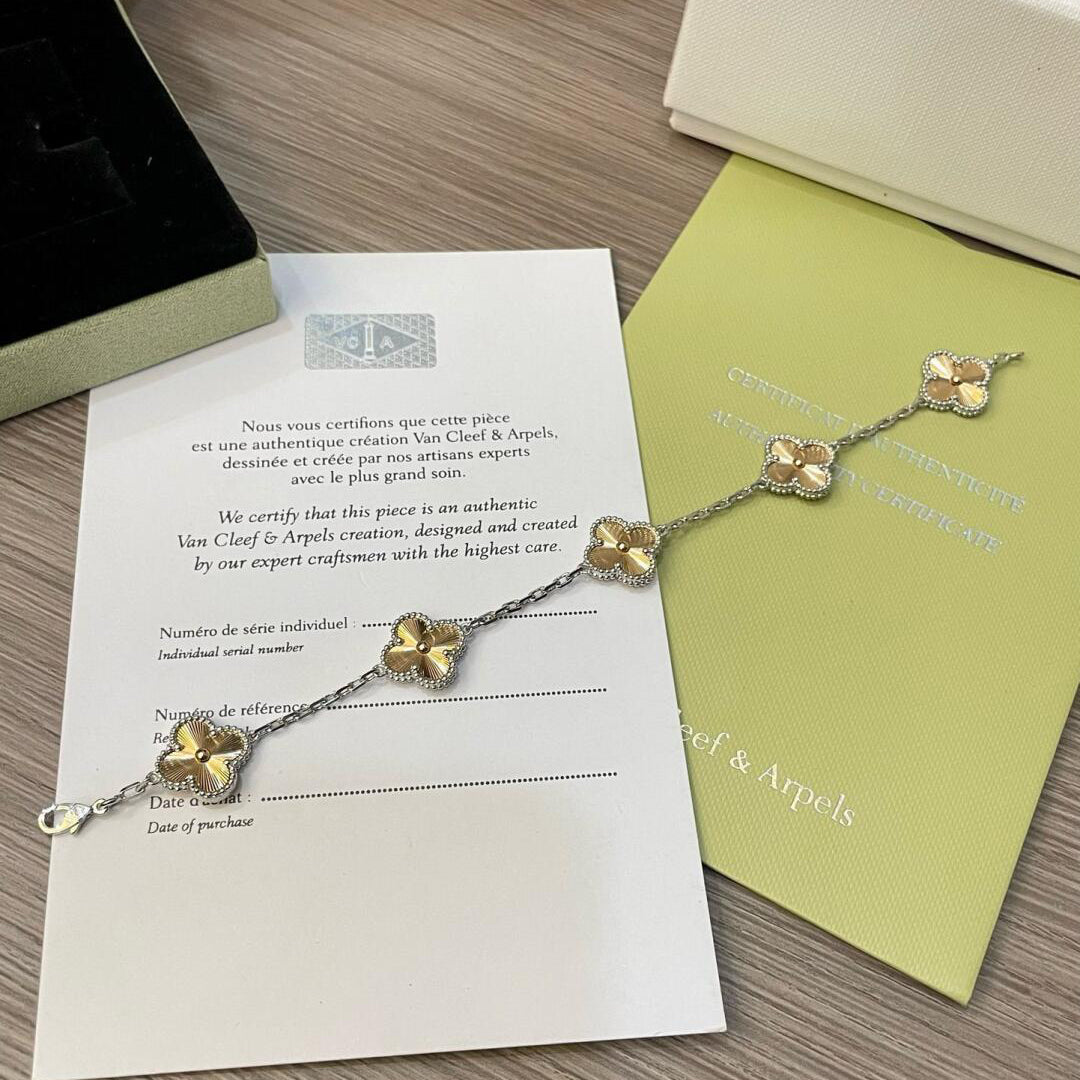 [Glitter Jewelry]CLOVER  5 MOTIFS  CHRISTMAS LIMITED EDITION BRACELET