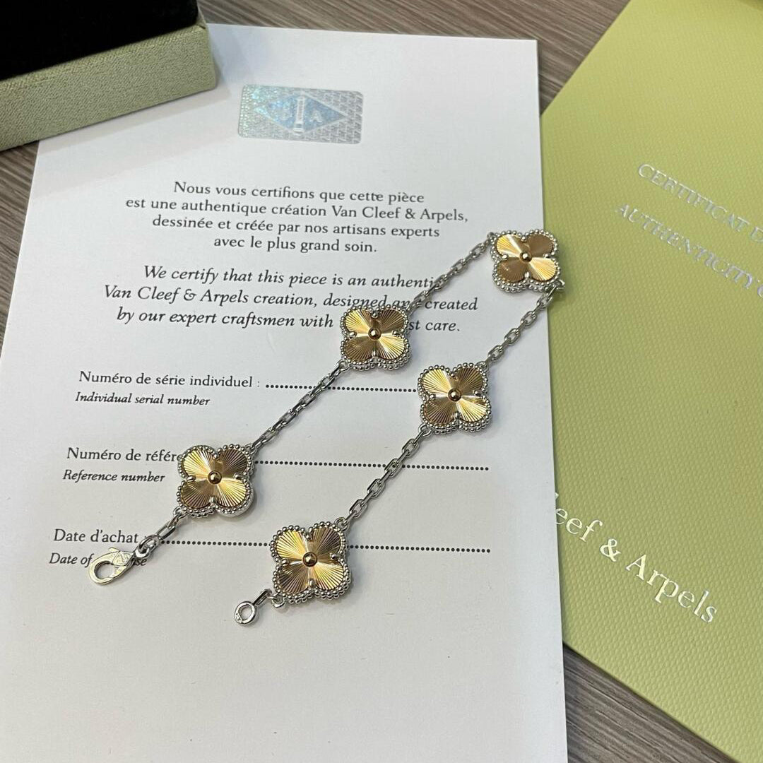 [Glitter Jewelry]CLOVER  5 MOTIFS  CHRISTMAS LIMITED EDITION BRACELET