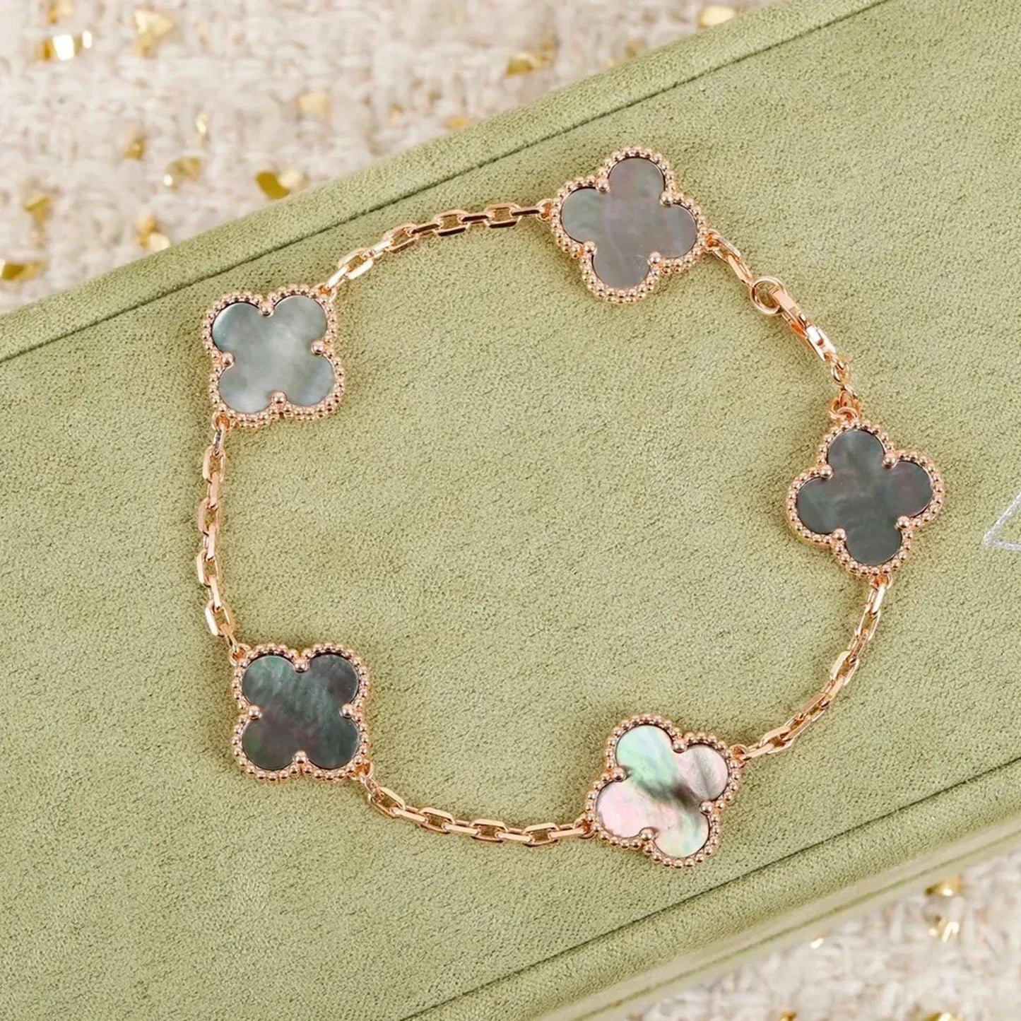 [Glitter Jewelry]CLOVER 5 MOTIF GRAY MOP  BRACELET