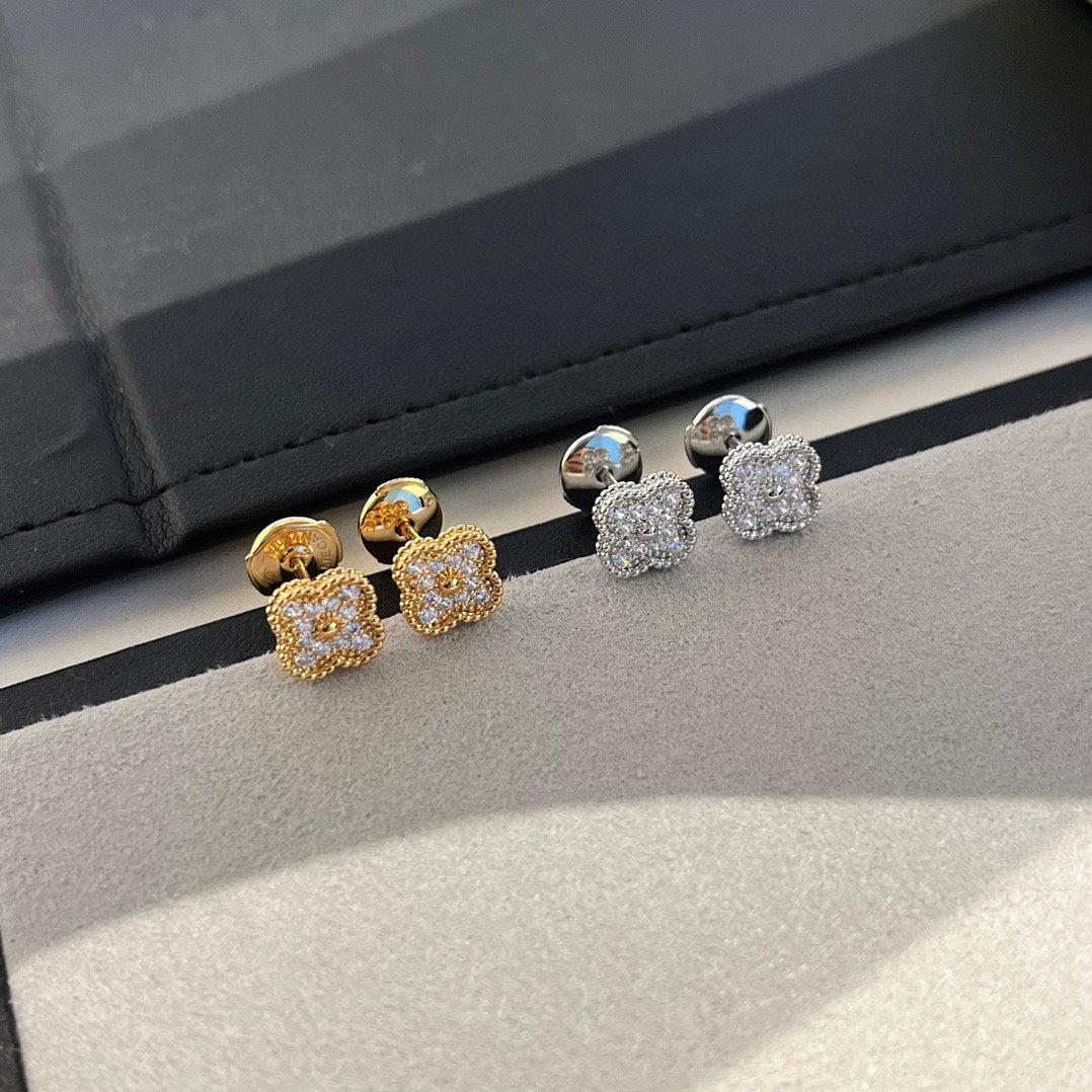 [Glitter Jewelry]CLOVER MINI DIAMOND STUD EARRINGS