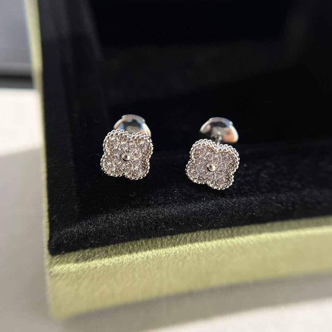 [Glitter Jewelry]CLOVER MINI DIAMOND STUD EARRINGS