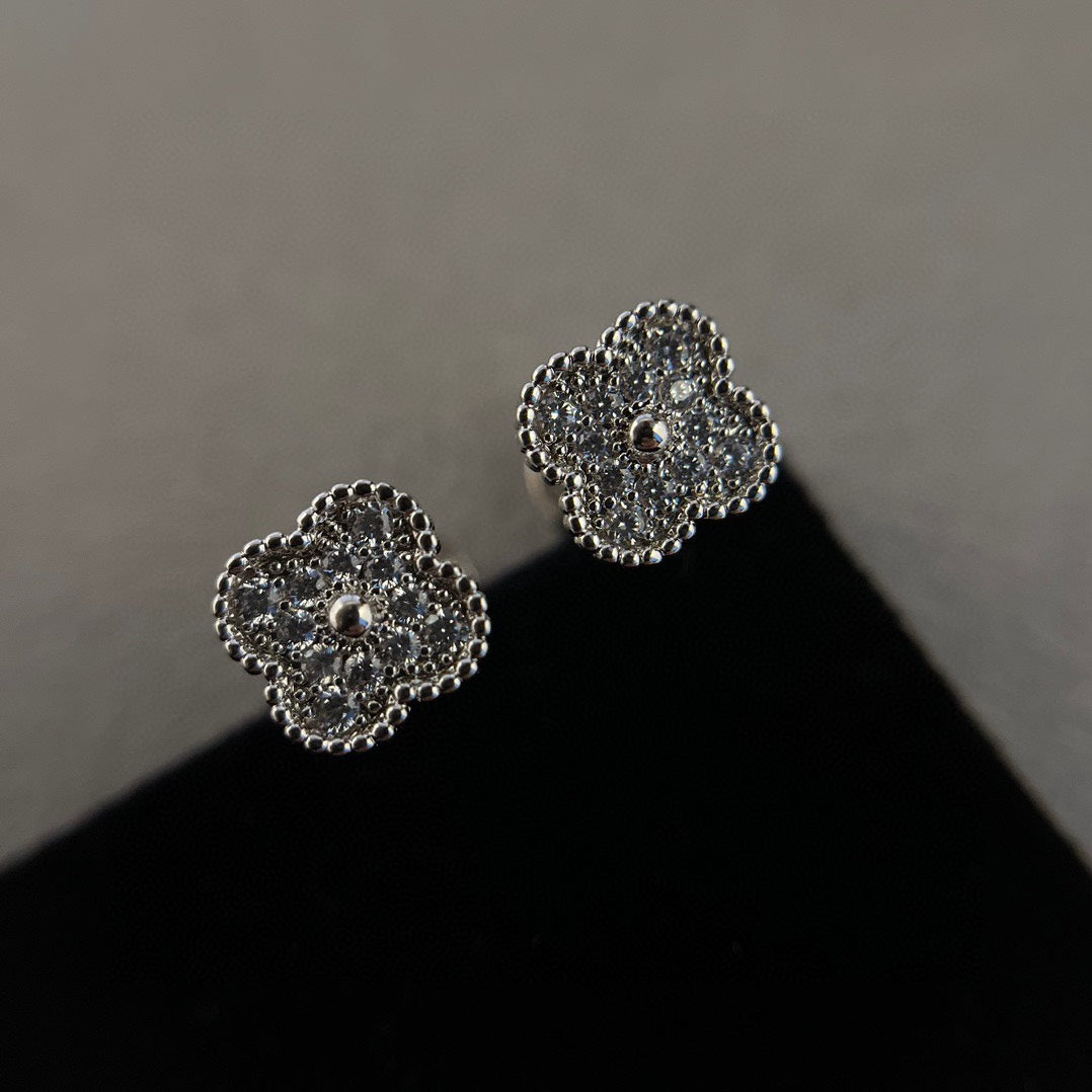 [Glitter Jewelry]CLOVER MINI DIAMOND STUD EARRINGS