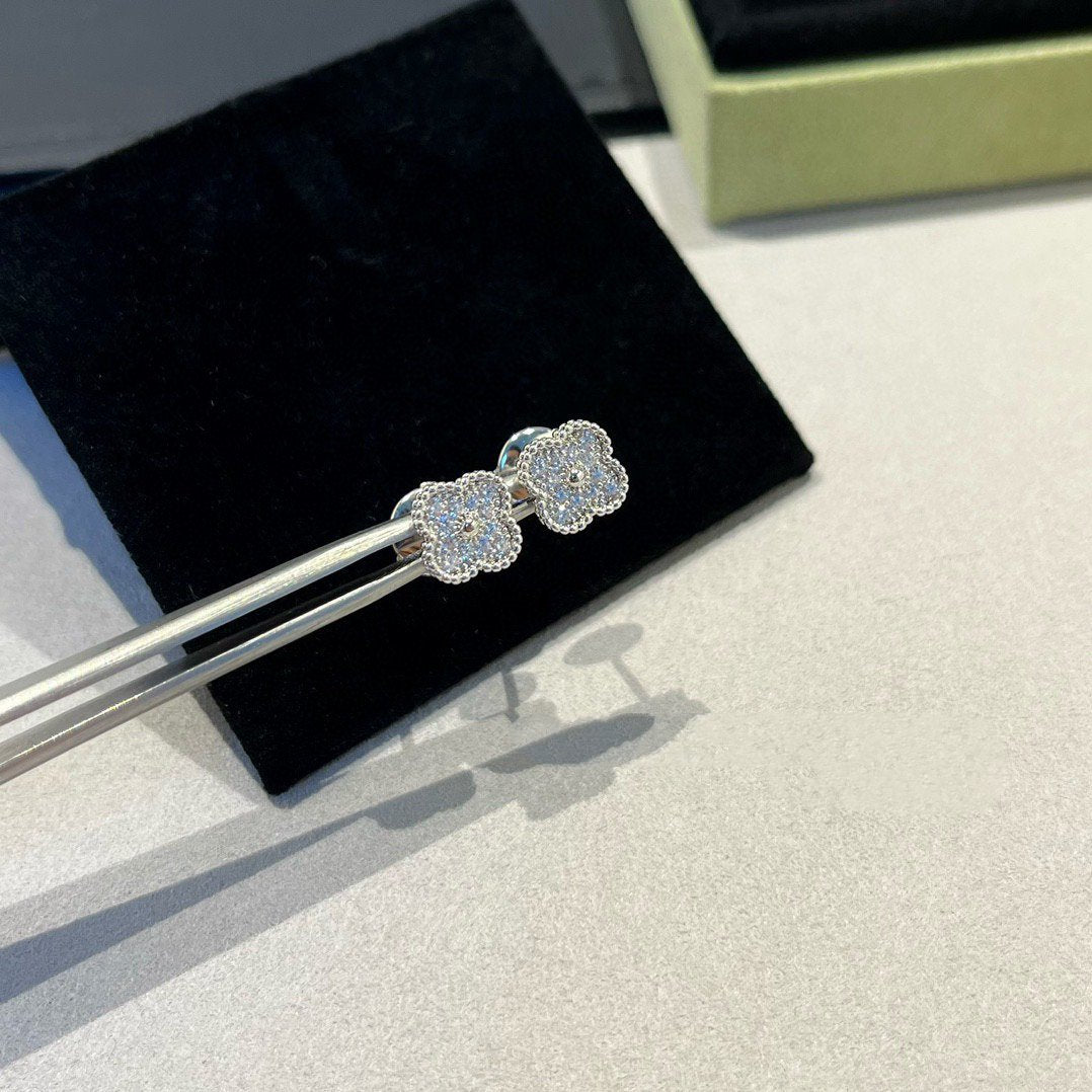 [Glitter Jewelry]CLOVER MINI DIAMOND STUD EARRINGS