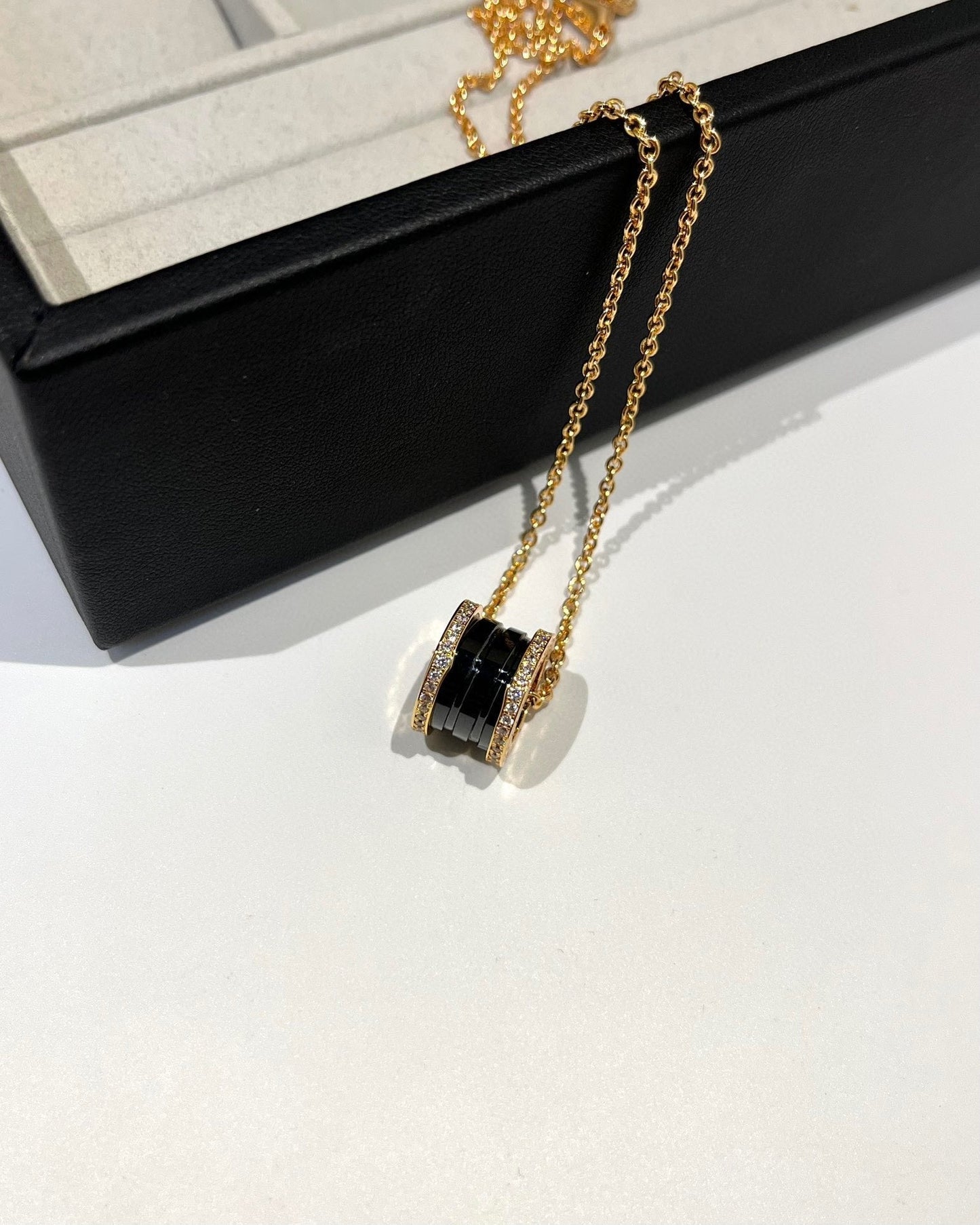 [Glitter Jewelry]ZERO 1 BLACK CERAMIC DIAMOND PINK GOLD NECKLACE